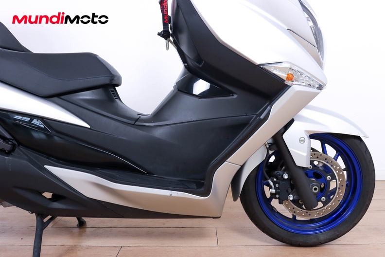 Motorbike image 12