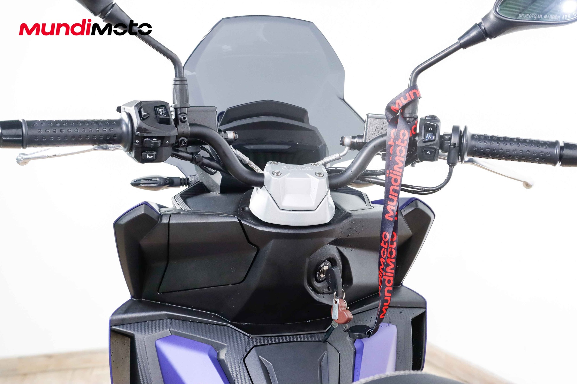 https://assets.mundimoto.com/images/c514d1b4-838a-49a2-a397-dcc45262bd0a/COCKPIT_HANDLEBAR-0_detail.jpg