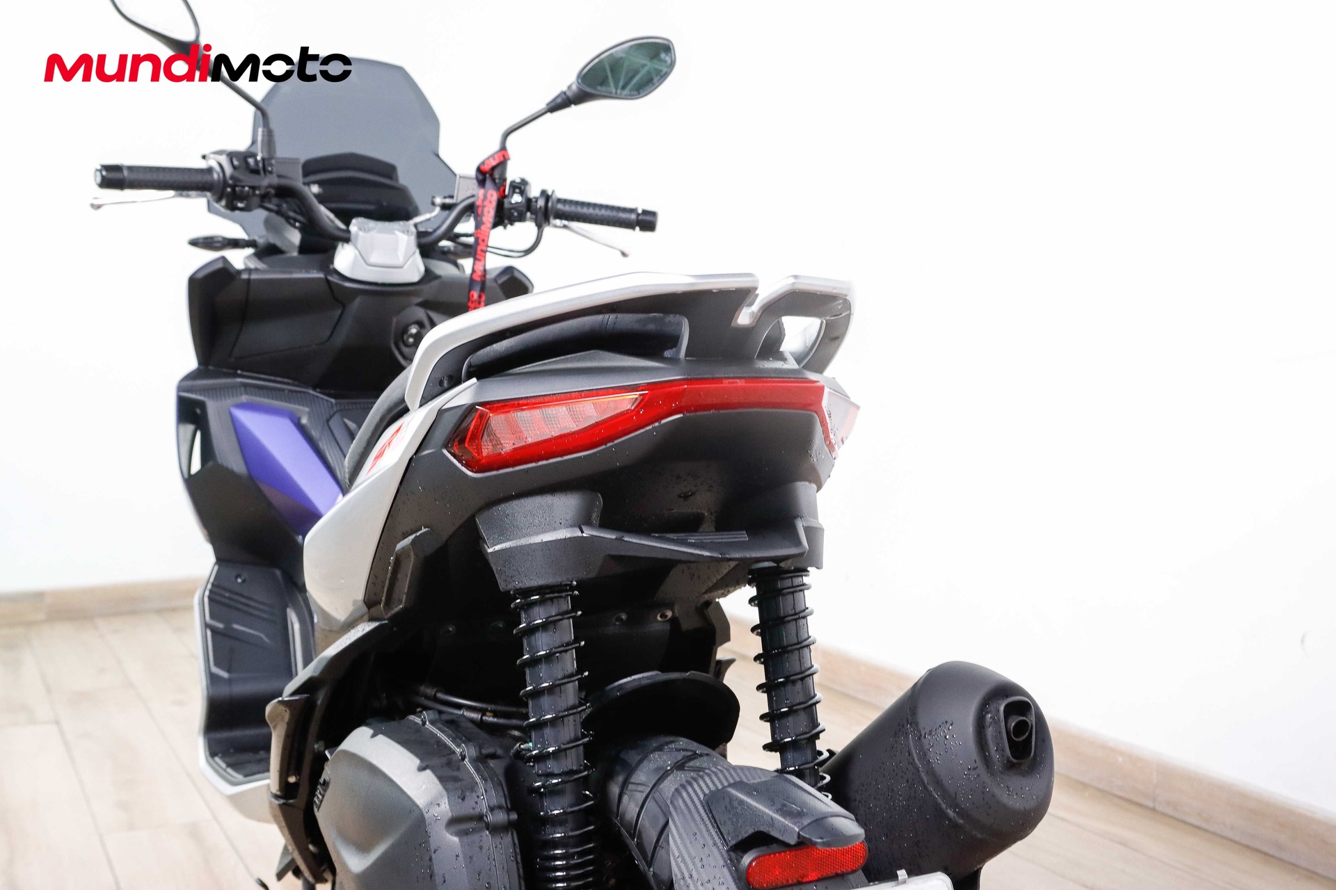 https://assets.mundimoto.com/images/c514d1b4-838a-49a2-a397-dcc45262bd0a/LEFT_BACK_DETAIL-0_detail.jpg