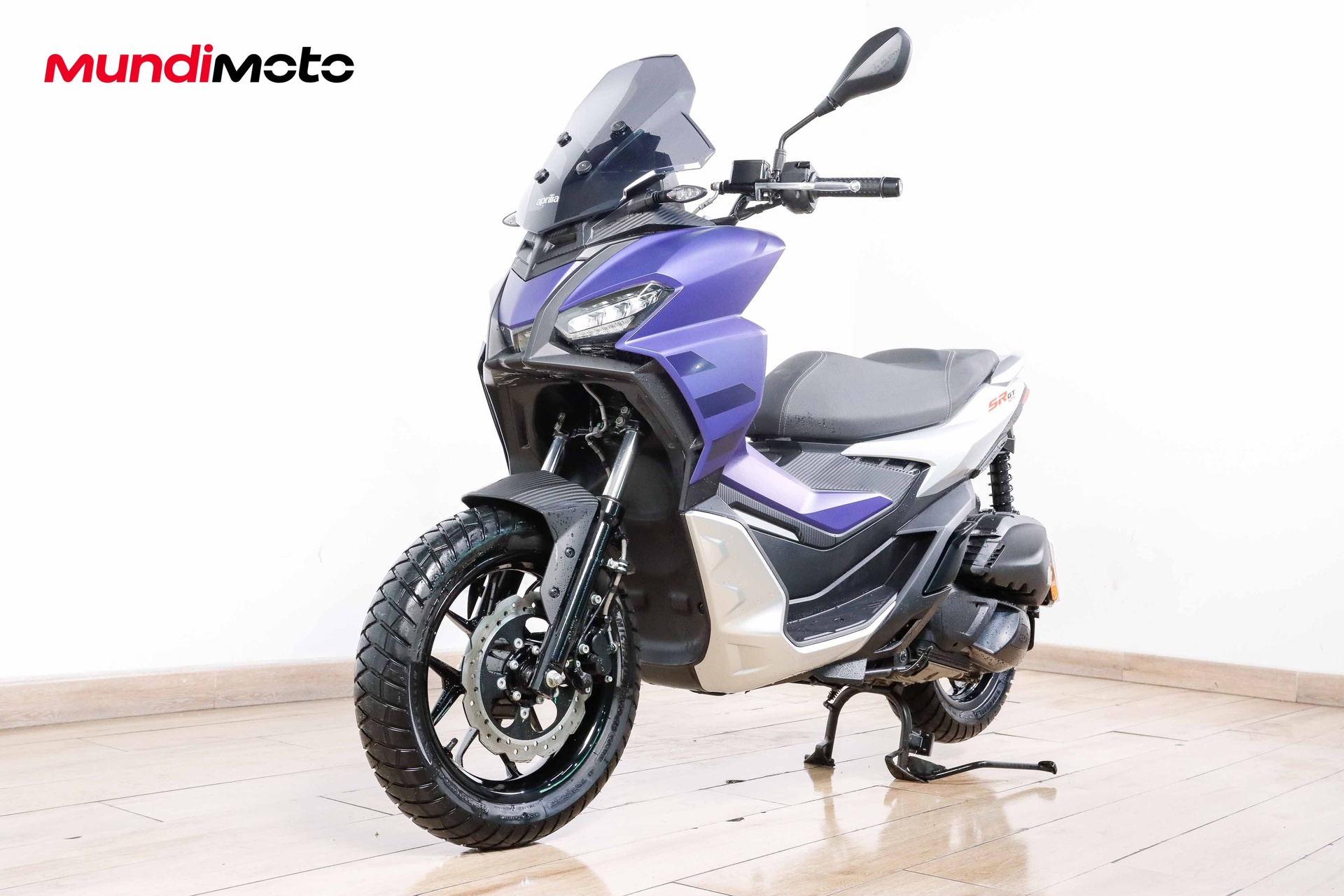 https://assets.mundimoto.com/images/c514d1b4-838a-49a2-a397-dcc45262bd0a/LEFT_FRONT-0_detail.jpg