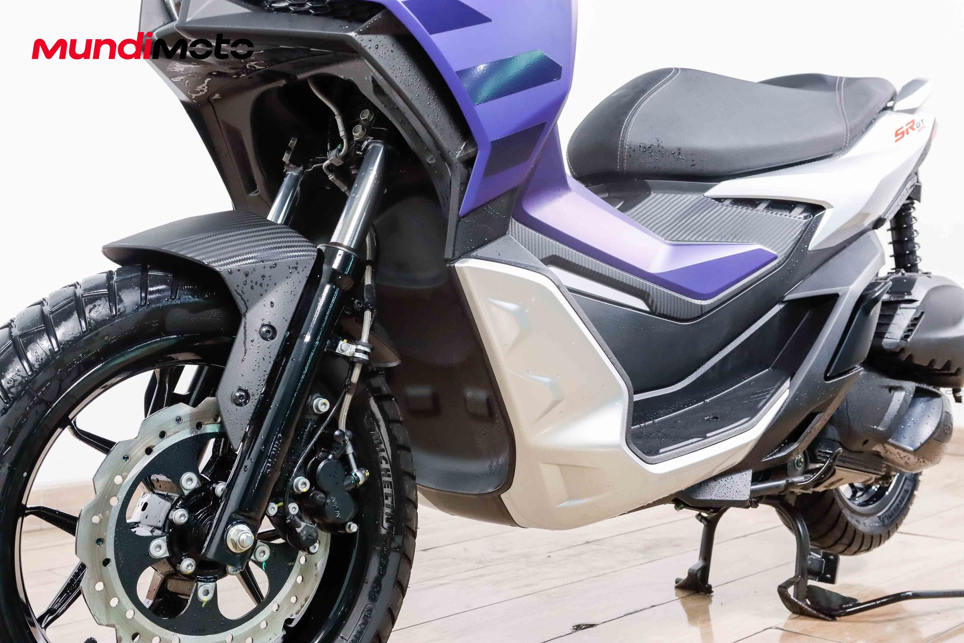 https://assets.mundimoto.com/images/c514d1b4-838a-49a2-a397-dcc45262bd0a/LEFT_FRONT_DETAIL-0_detail.jpg