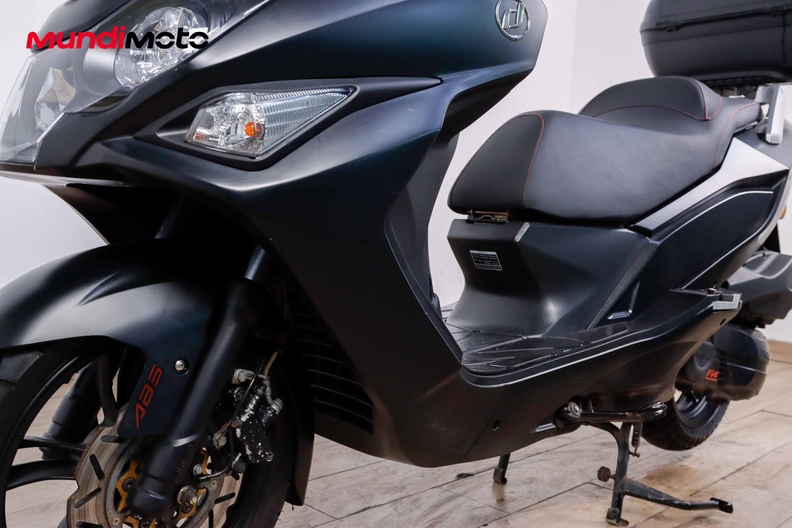 Motorbike image 9