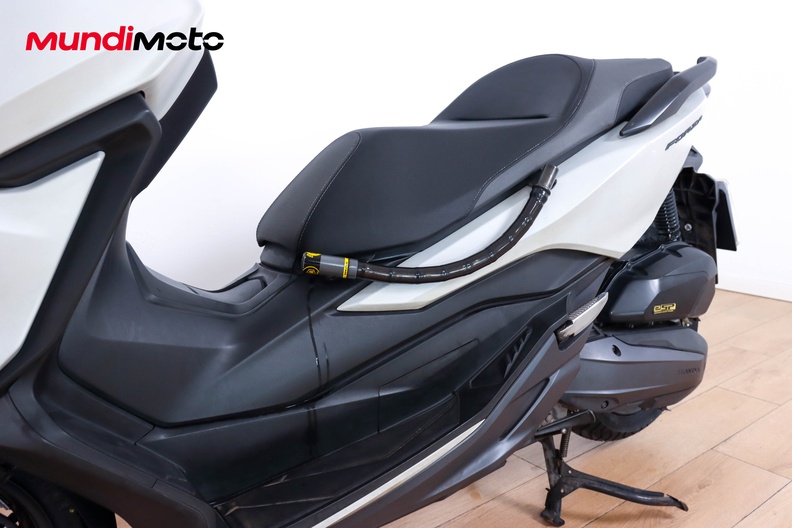 Motorbike image 8