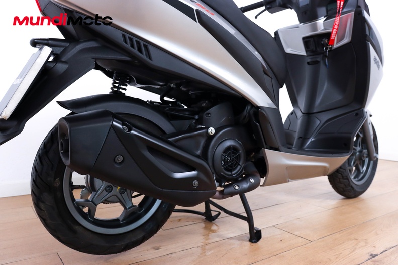 Motorbike image 3