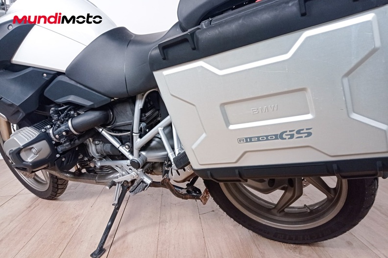 Motorbike image 8
