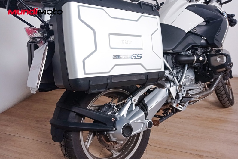 Motorbike image 3