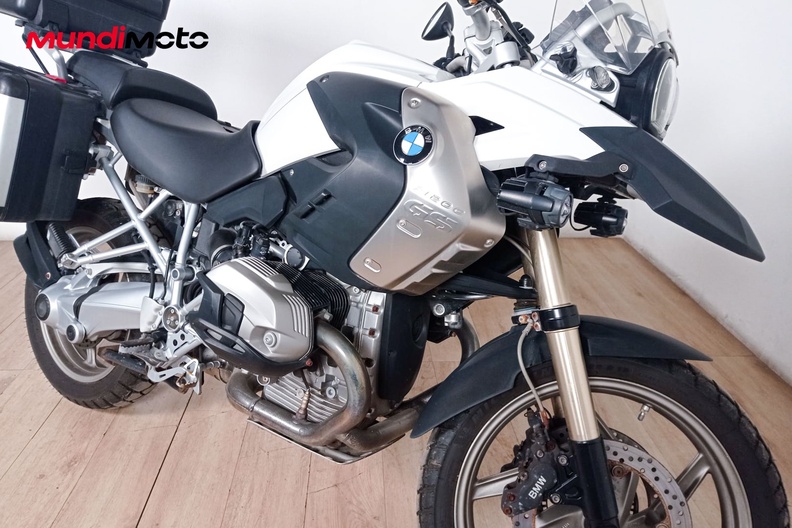 Motorbike image 4