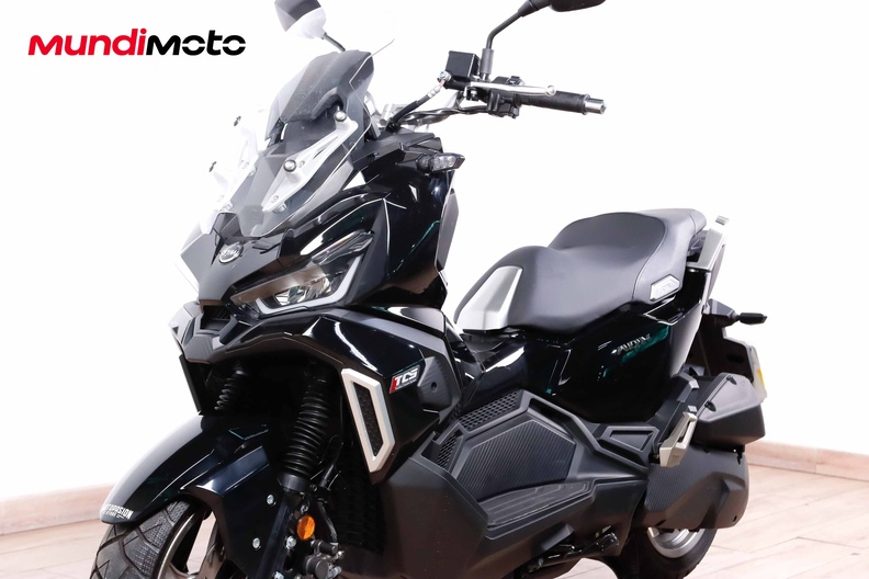 Motorbike image 9