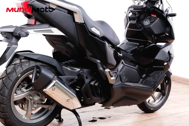 Motorbike image 3