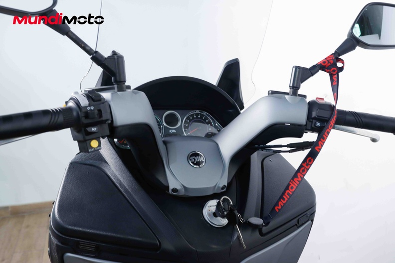 https://assets.mundimoto.com/images/c9bb0312-44aa-4bec-8cc9-41a1ed9e74bd/COCKPIT_HANDLEBAR-0_medium.jpg