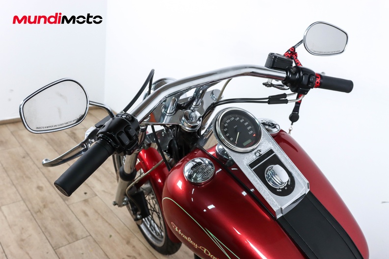 https://assets.mundimoto.com/images/caef45a4-bd4a-4916-955d-0b31299b8803/COCKPIT_HANDLEBAR-0_medium.jpg