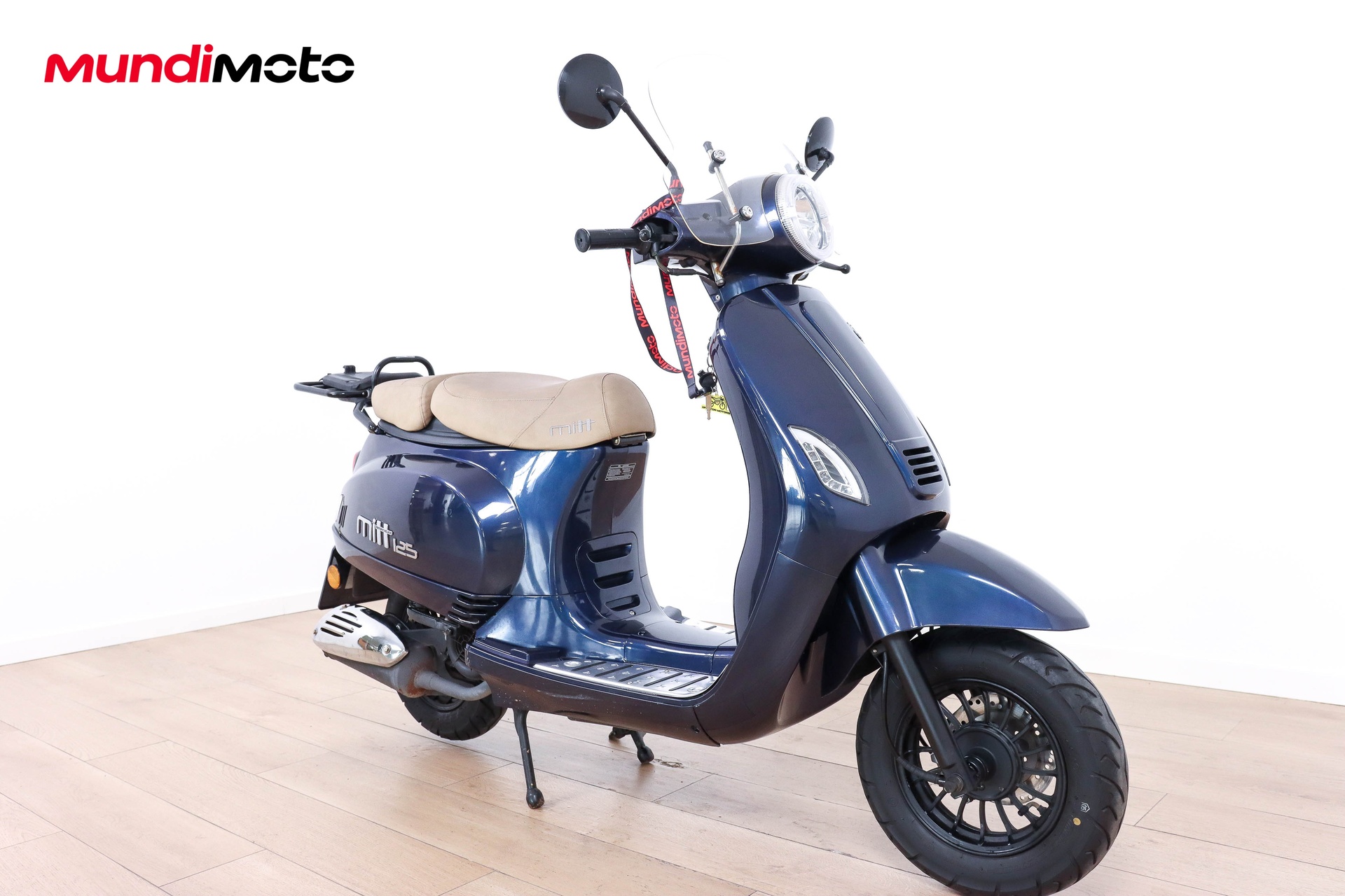 https://assets.mundimoto.com/images/cbde33a1-2154-4680-9f1d-055178e7da9e/RIGHT_FRONT-0_detail.jpg