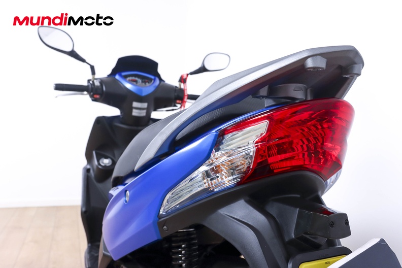 Motorbike image 9