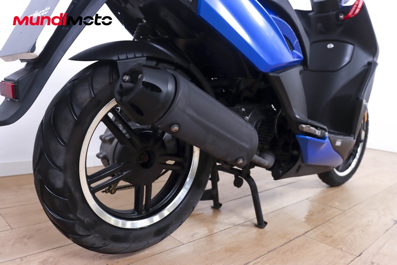 Motorbike image 3