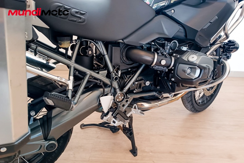 Motorbike image 3