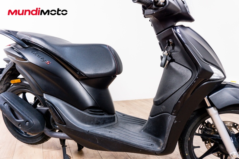 Motorbike image 4