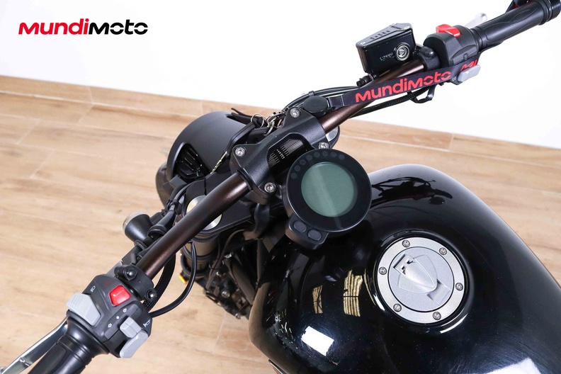 https://assets.mundimoto.com/images/ccd323a9-0a64-4995-85e8-3429b80c2506/COCKPIT_HANDLEBAR-0_medium.jpg