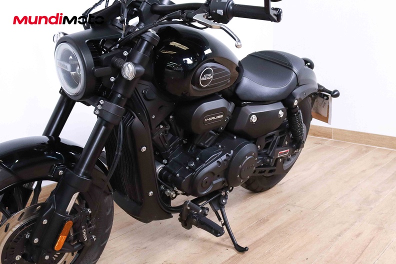 https://assets.mundimoto.com/images/ccd323a9-0a64-4995-85e8-3429b80c2506/LEFT_FRONT-0_medium.jpg