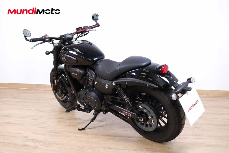 https://assets.mundimoto.com/images/ccd323a9-0a64-4995-85e8-3429b80c2506/LEFT_FRONT_DETAIL-0_medium.jpg