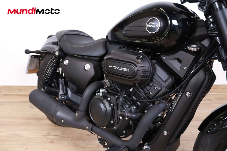 https://assets.mundimoto.com/images/ccd323a9-0a64-4995-85e8-3429b80c2506/RIGHT_FRONT_DETAIL-0_medium.jpg