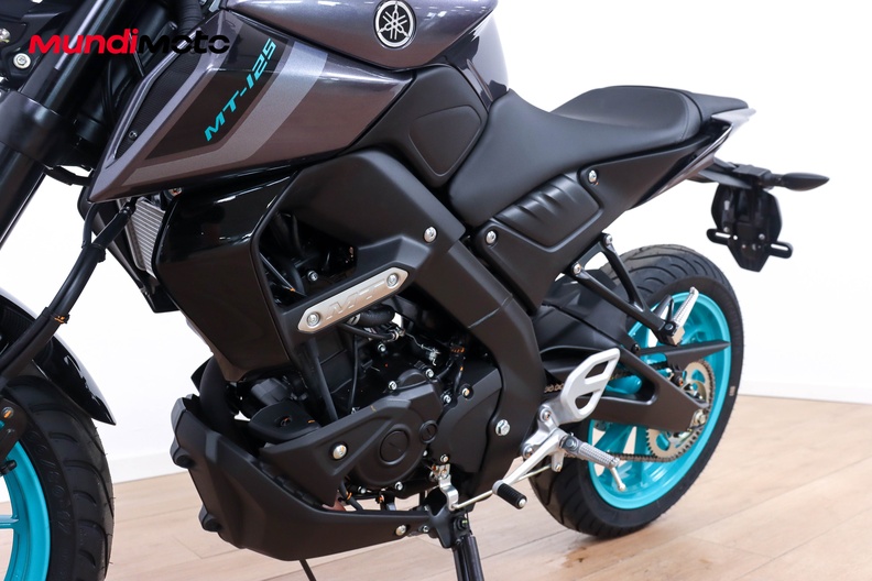 Motorbike image 9