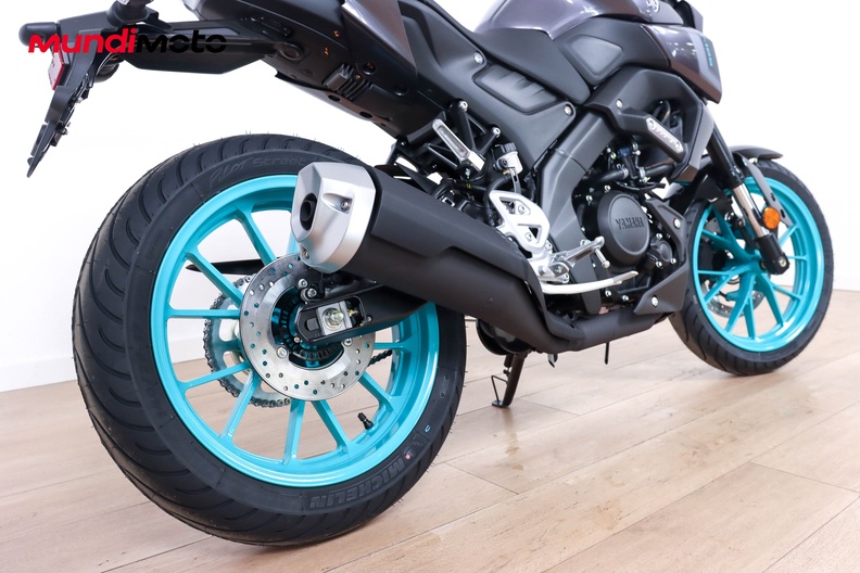 Motorbike image 3