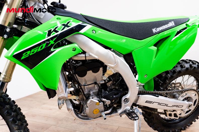 Motorbike image 9