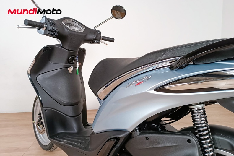 Motorbike image 8