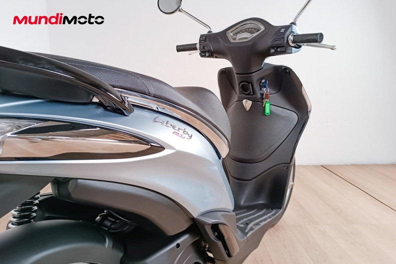 Motorbike image 3