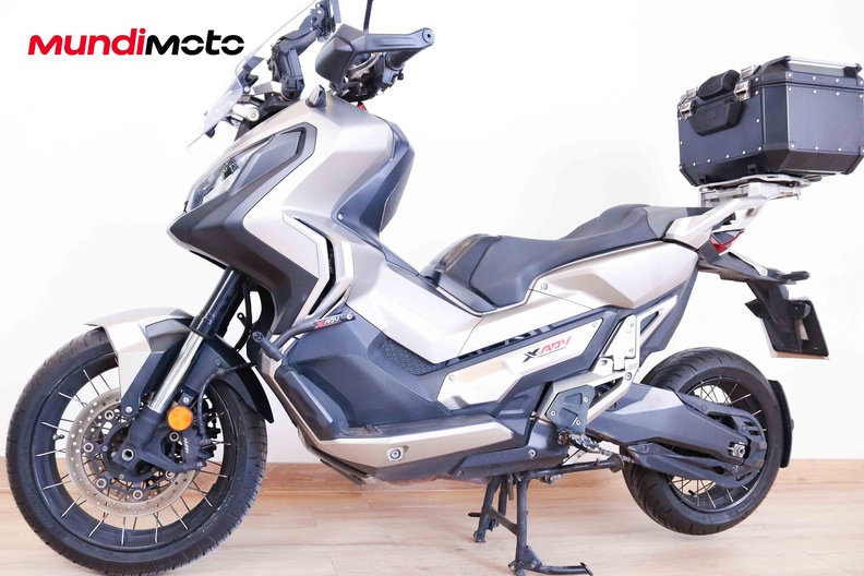 Motorbike image 9