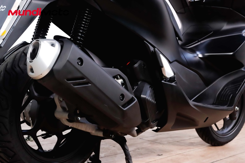 Motorbike image 3
