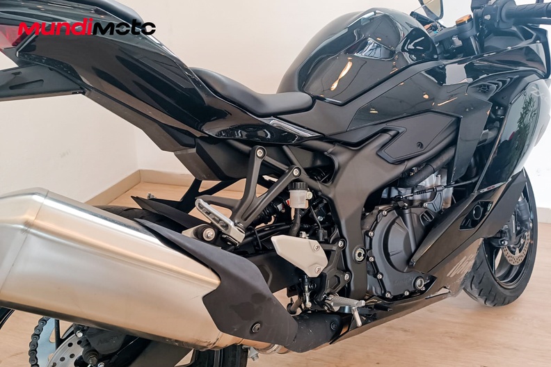 Motorbike image 3
