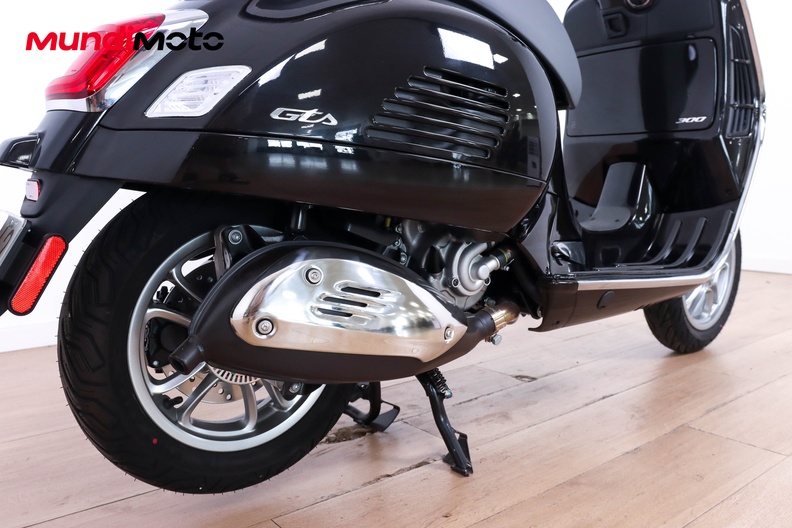 Motorbike image 3