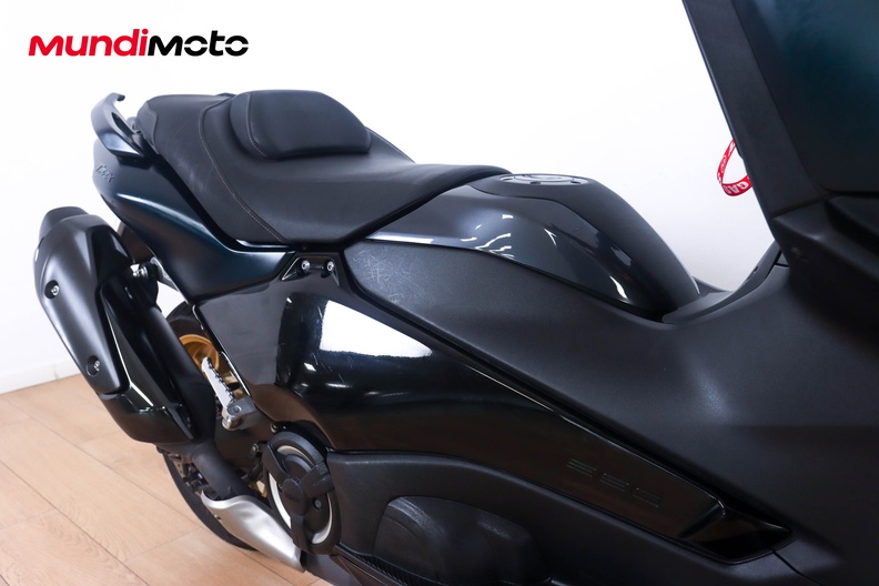 Motorbike image 12