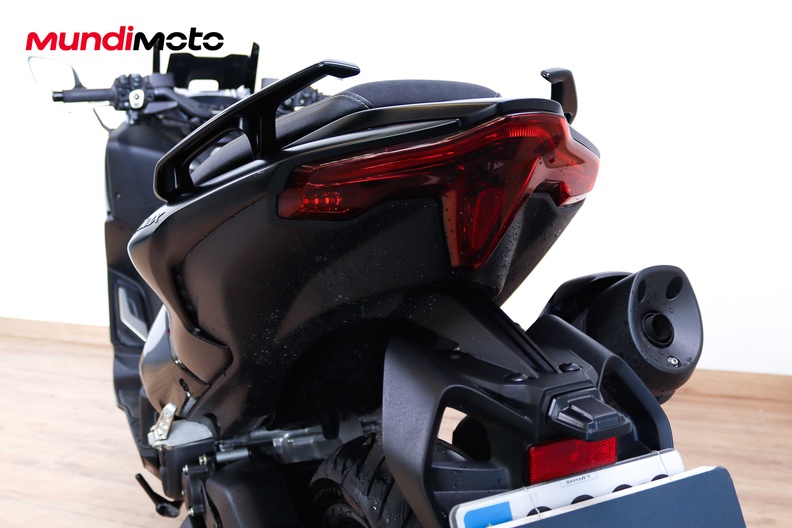 Motorbike image 9