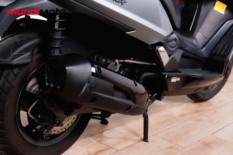 Motorbike image 3