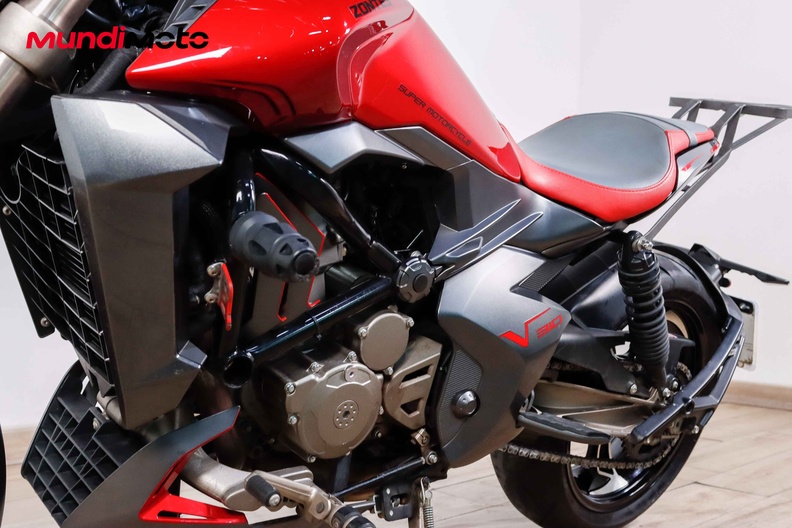 https://assets.mundimoto.com/images/d57ac0ee-9985-447e-9c77-b83bce5fe4bc/LEFT_FRONT_DETAIL-0_medium.jpg