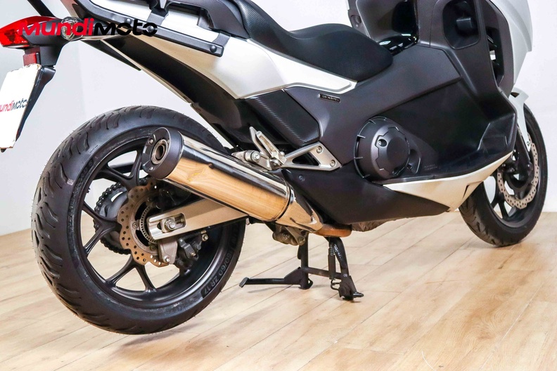 Motorbike image 3