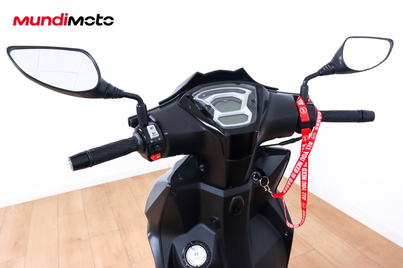 Motorbike image 10