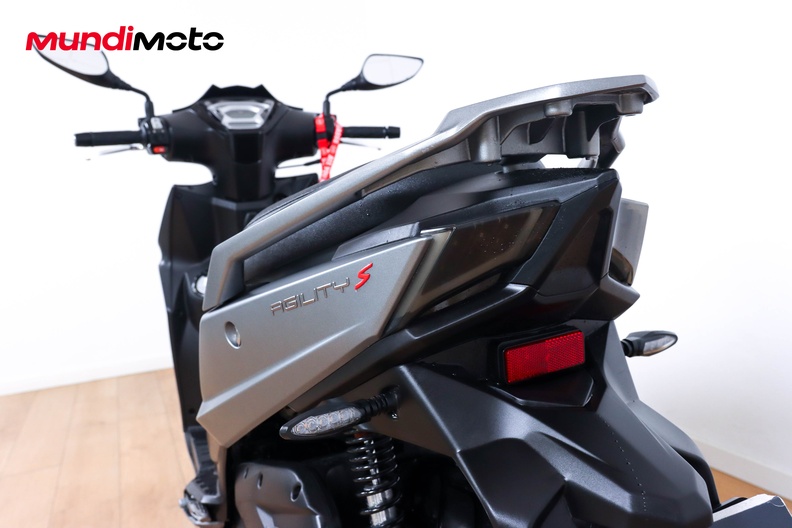 Motorbike image 9