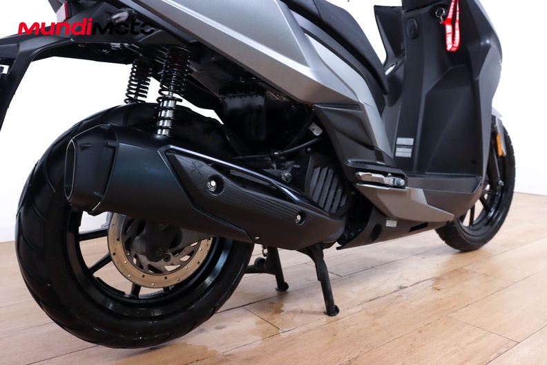 Motorbike image 3