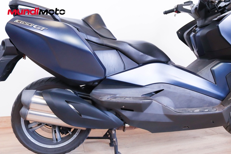Motorbike image 3