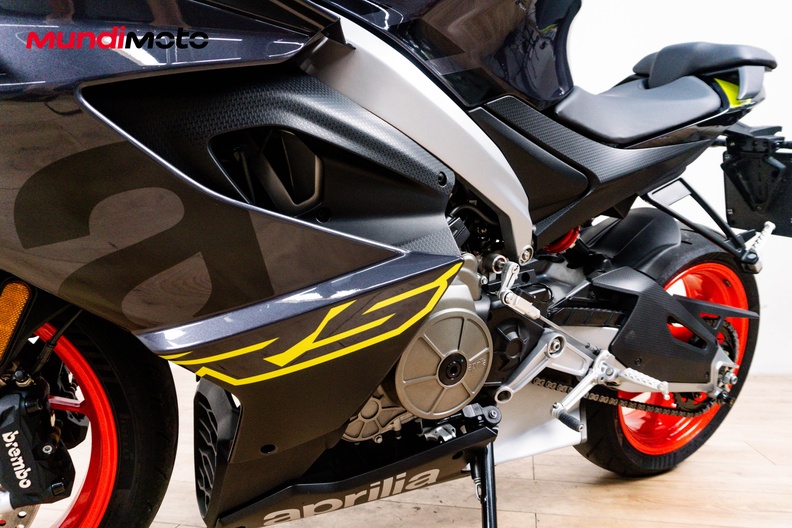 Motorbike image 9