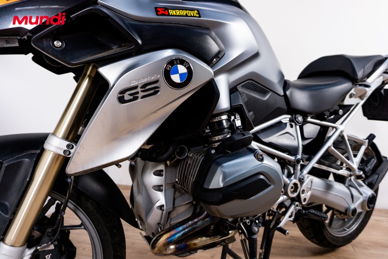 Motorbike image 9