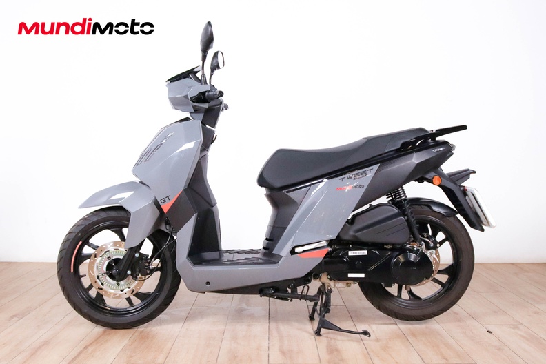 Motorbike image 5