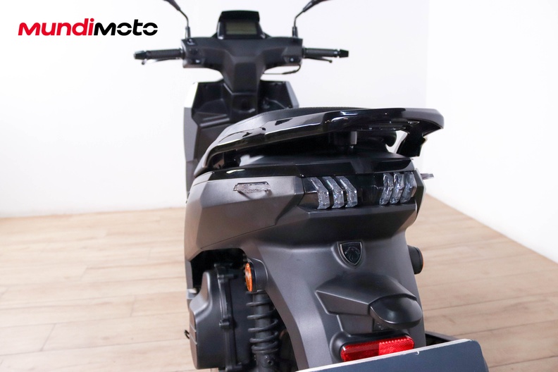 Motorbike image 9