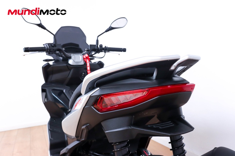 Motorbike image 9
