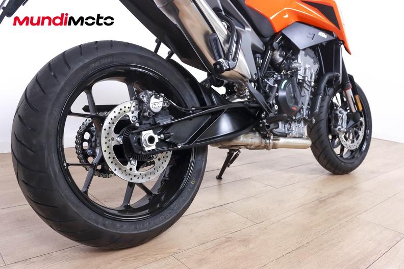 Motorbike image 3