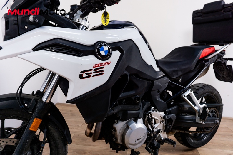 Motorbike image 9