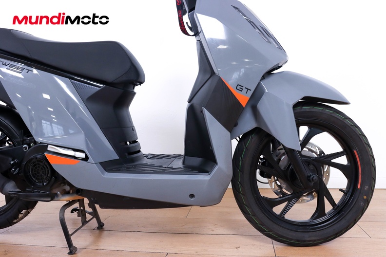 Motorbike image 13